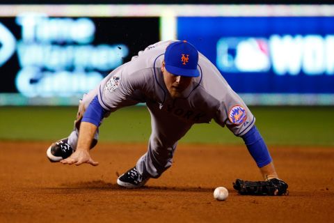New York Mets player Lucas Duda makes an error on a ball hit by Ben Zobrist of the Royals in the fourth inning.  