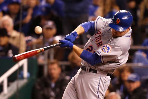 Lucas Duda of the Mets hits an RBI single to score teammate Daniel Murphy in the fourth inning.