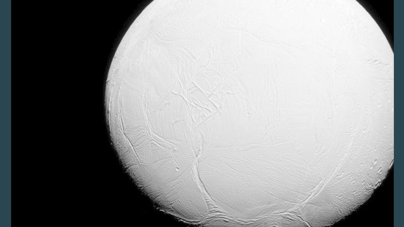 Nasa Probe Plunges Through Saturn Moon Plume 