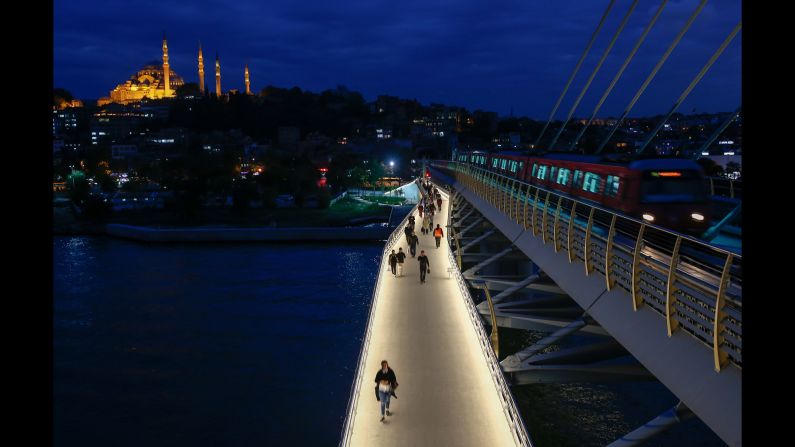 On the European side of Istanbul, with the famed Suleymaniye Mosque serving as a backdrop, the Golden Horn Metro Bridge was opened in 2014.