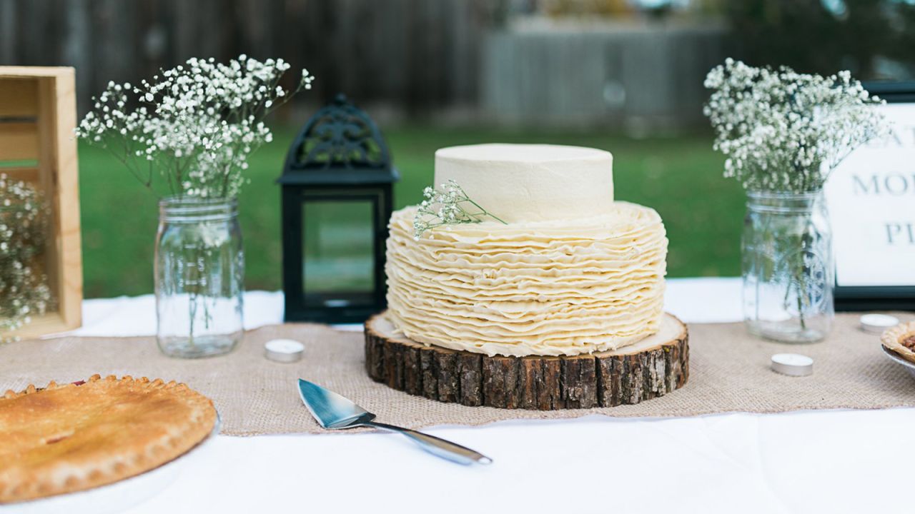 Gruszynski's sister-in-law recreated the wedding cake.