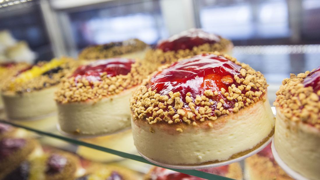 Gaining its popularity in New York, cheesecake is made of cheese, sugar and eggs on a base of crushed cookies.