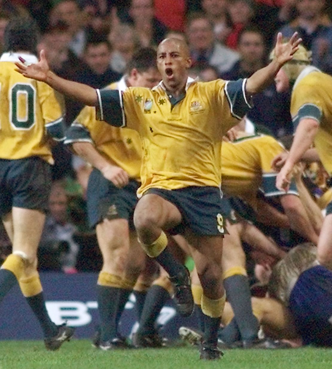 Gregan celebrates at Twickenham in 1999.