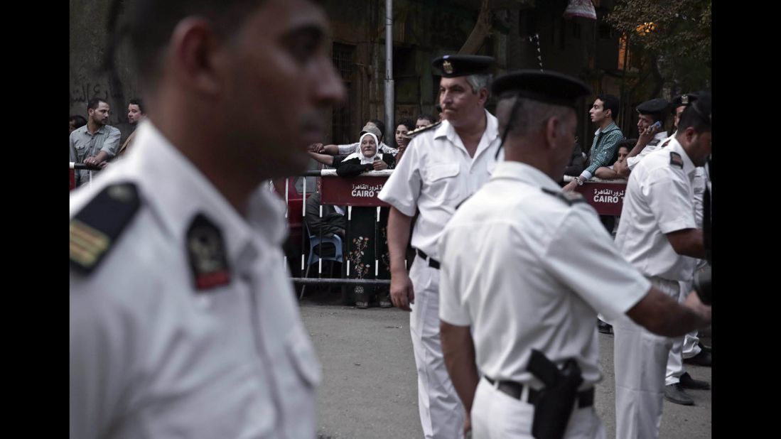 Journalists and spectators wait for ambulances to arrive at the Zeinhom morgue in Cairo on October 31.