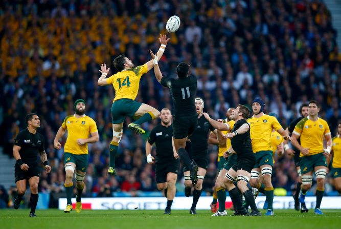  Adam Ashley-Cooper of Australia and Julian Savea of New Zealand challenge for the high ball early in the final. 