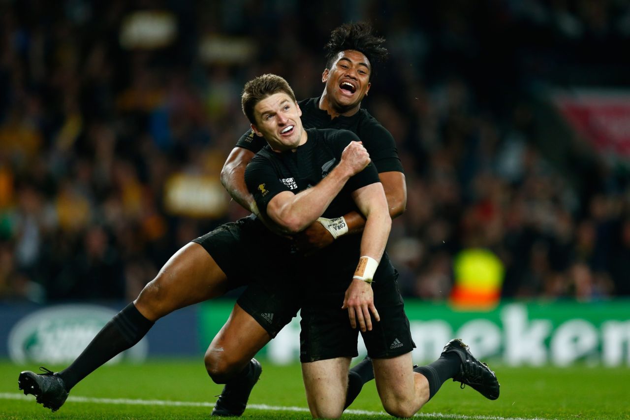 Beauden Barrett rounds off the New Zealand victory with the final try of a pulsating final at Twickenham. 