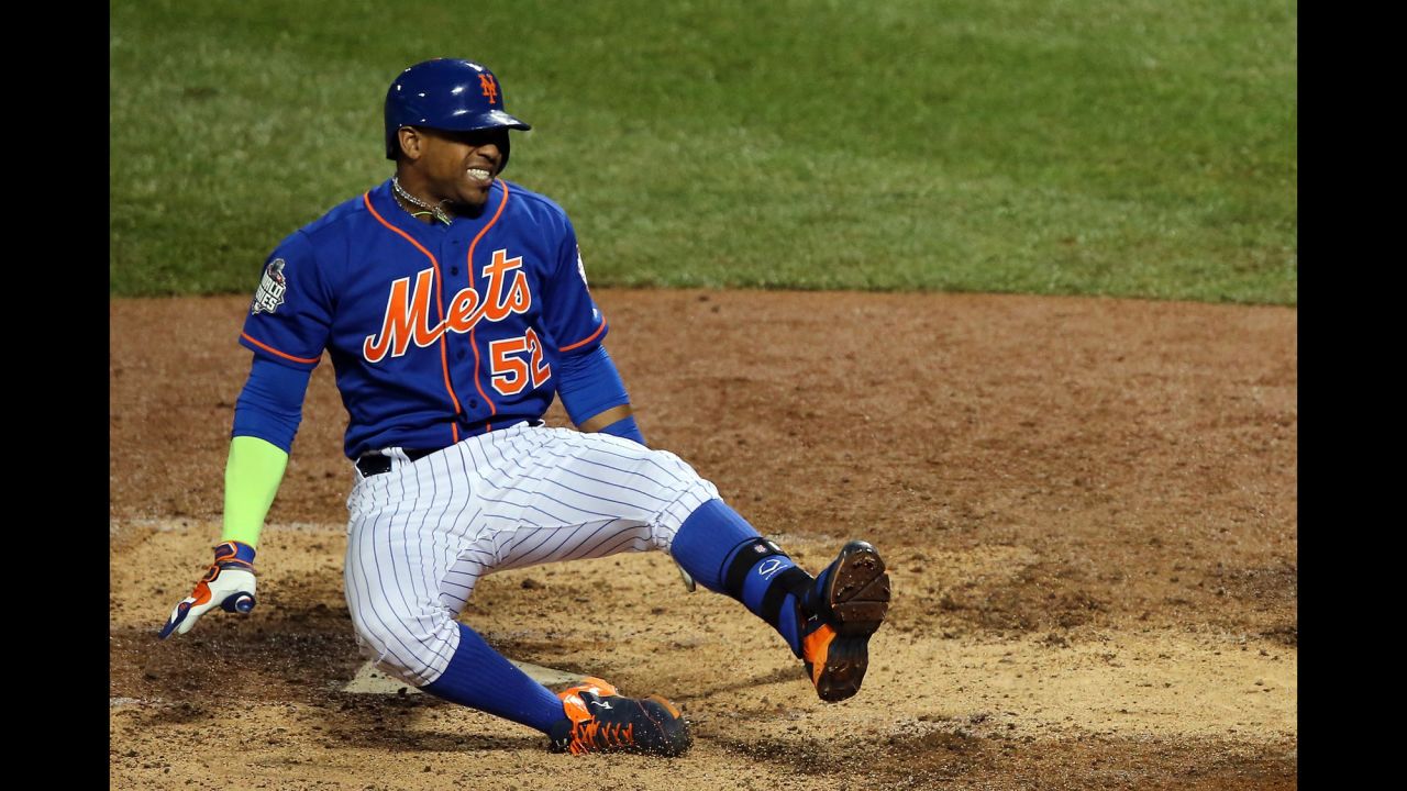 New York Mets Yoenis Cespedes reacts as he fouls the ball off his leg in the sixth inning.