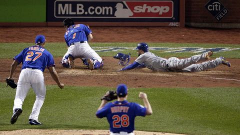 Kansas City Royals' Eric Hosmer right, scores past New York Mets catcher Travis d'Arnaud during the ninth inning.