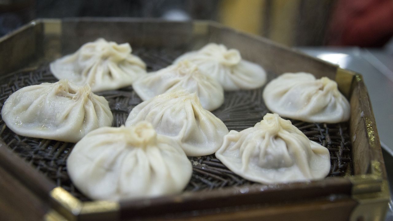 Shanghai's xiaolongbao? Wrong. It is Xi'an's own version of soup dumplings. Instead of pork, tangbao in Xi'an is mutton meat and soup packed into a paper-thin wrapper. 