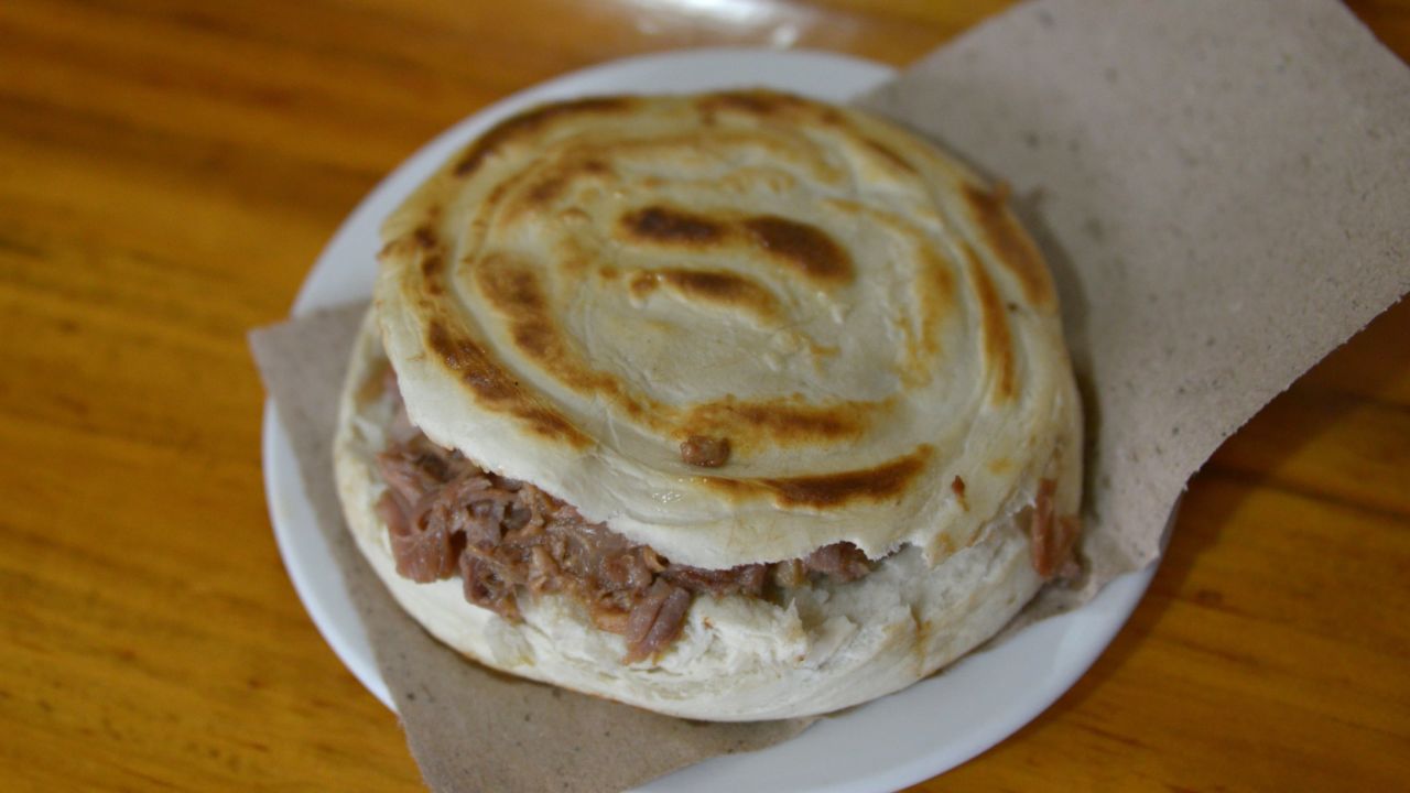 Roujiamo is the city's favorite burger. A delicious roujiamo is composed of two key elements -- juicy shredded braised pork and a crispy baked bread.