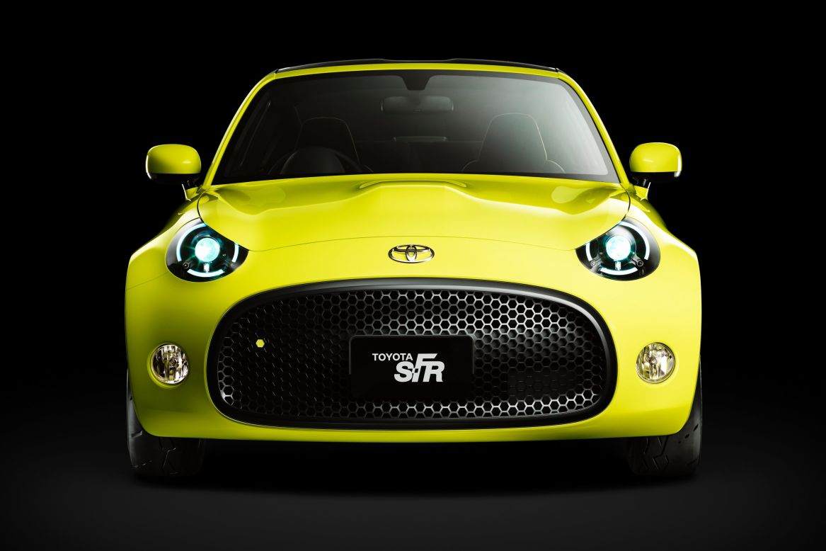The combination of small headlights and a huge front grille is particularly cute.