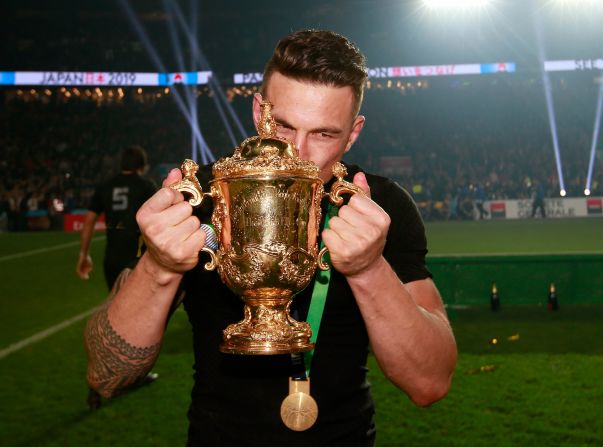 Williams, though, rejected the offer, but was then later handed a new medal at the World Rugby Awards in London.