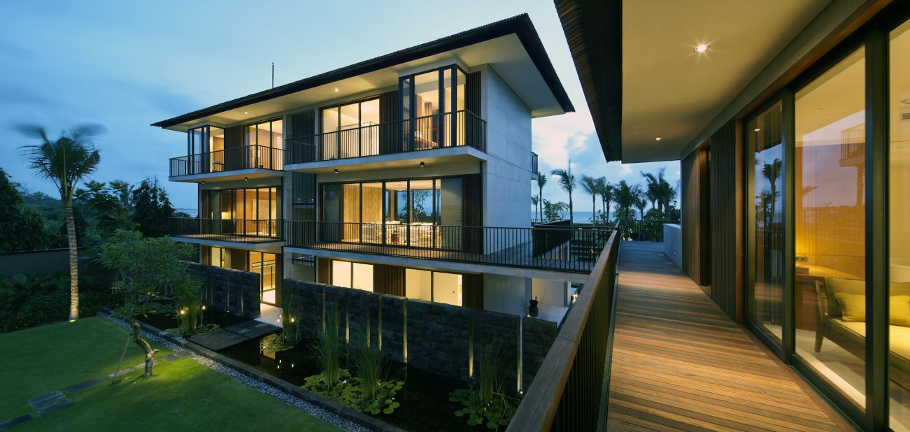 It took former Wimbledon tennis pro Rolf Harrison three years to build the Arnalaya Beach House, a monolithic three-story mansion in the seaside village of Canggu. 