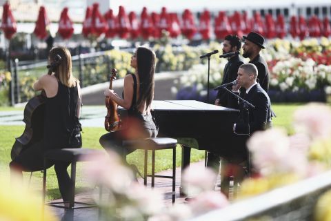 Supported by cello and violins, singer Nathaniel also performed at the racecourse.