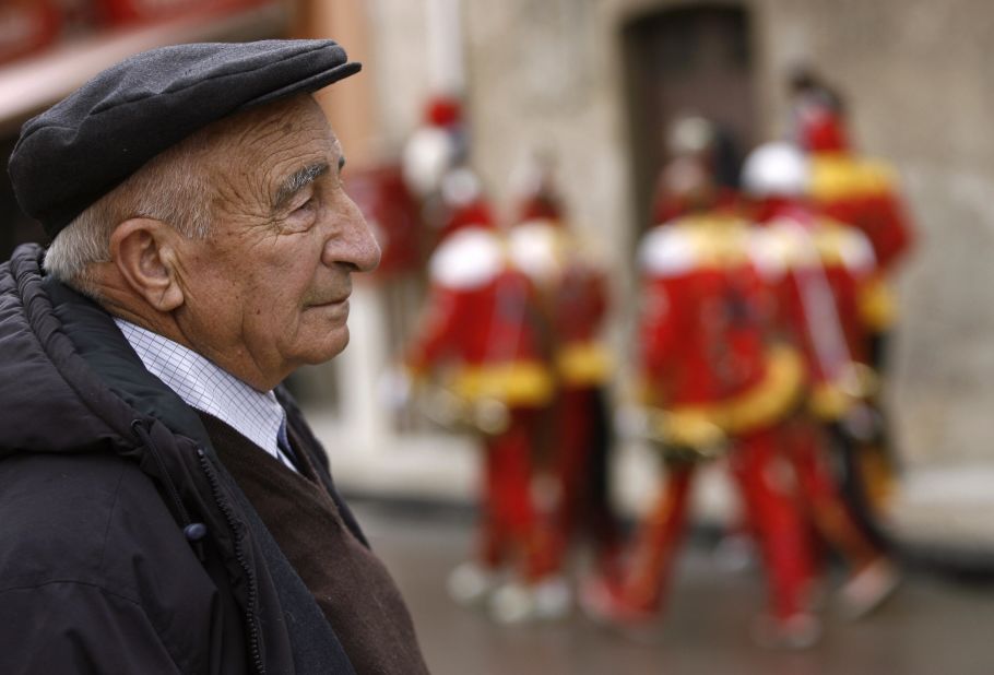 The Italian diet, combined with a climate that promotes outdoor activity, is thought to play an important role in healthy aging among Italians.  