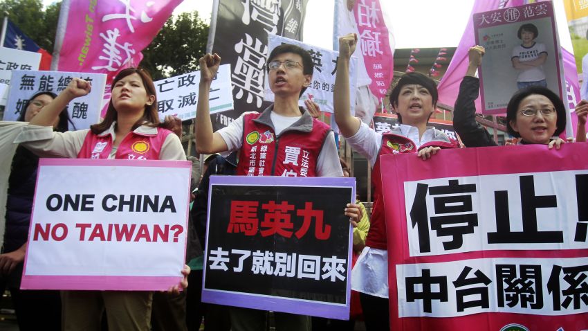 Opposition protesters shout slogans with placards opposing the planned meeting of Taiwan's President Ma Ying-jeou with his China counterpart Xi Jinping in Taipei, Taiwan, Wednesday, Nov. 4, 2015. Taiwan's President Ma and China President Xi will meet in Singapore, Saturday, Nov. 7, 2015, for the first time since civil war divided their lands 66 years ago, their governments said Wednesday, a highly symbolic move that reflects quickly improving relations between the formerly bitter Cold War foes. Placards read "Don't Come Back If You Go" and "Stop China-Taiwan Relationship". (AP Photo/Chiang Ying-ying)