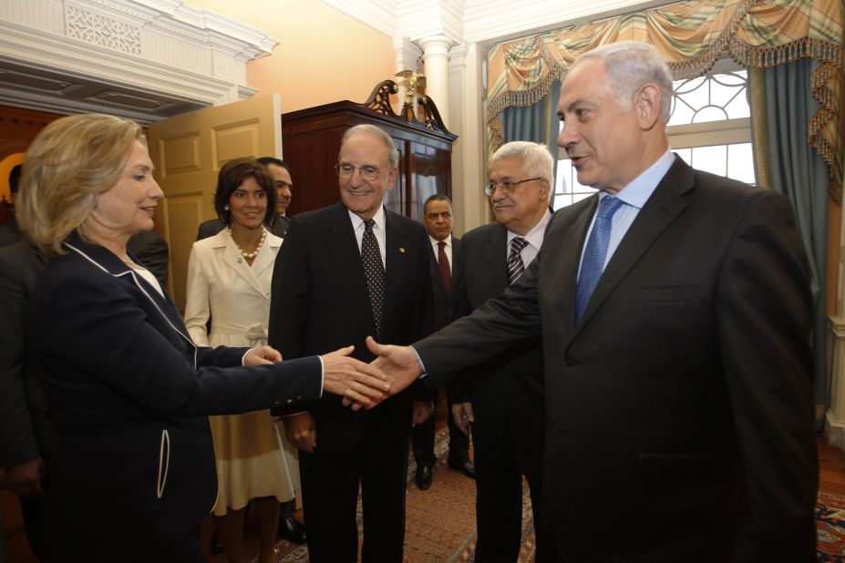 Clinton shakes hands with Netanyahu alongside Abbas and U.S. envoy George Mitchell at the U.S. State Department in Washington on September 2, 2010.