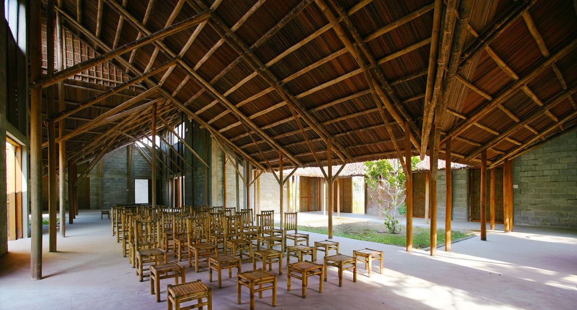 A community center based in Hoi An, Vietnam, this structure was designed specifically for the surrounding local community. It features a roof made of bamboo and coconut leaves, which is designed to direct rainwater towards the site's greenery. 