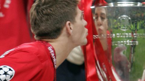 Istanbul, Turkey:  Liverpool's captain Steven Gerrard kisses the throphy surrounded by teammates at the end of the UEFA Champions league football final AC Milan vs Liverpool, 25 May 2005 at the Ataturk Stadium in Istanbul. 