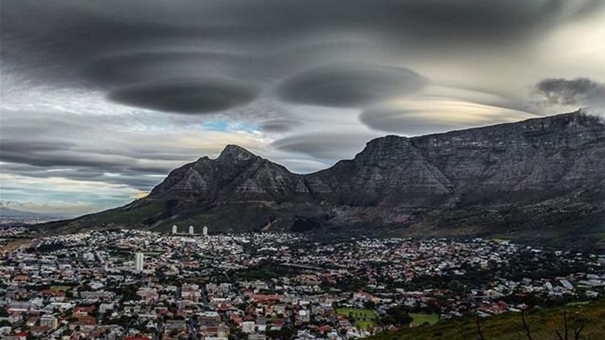 Cape-Town-lenticular-clouds