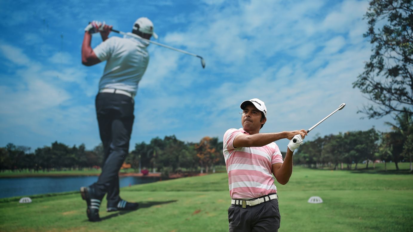 Jyoti Randhawa plays a shot during the first round of the Panasonic Open, an Asian Tour event in New Delhi on Thursday, November 5.