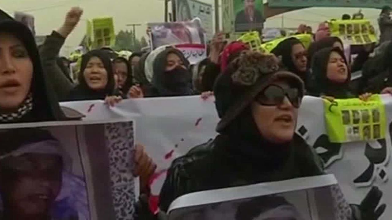 protesters call for afghan leaders to resign bpr_00014603.jpg