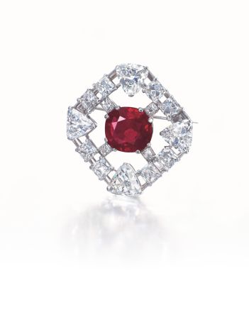 He also bought for her 'The Zoe Red', a Burmese ruby and diamond brooch weighing 10.10 carats by Cartier for 8.43 million. 
