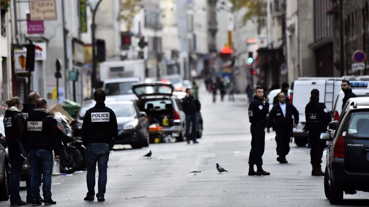 Police are seen near the Cafe La Belle Equipe at the Rue de Charonne in Paris on November 14, 2015, following a series of coordinated attacks in and around Paris late Friday which left more than 120 people dead.  AFP PHOTO / LOIC VENANCE        (Photo credit should read LOIC VENANCE/AFP/Getty Images)