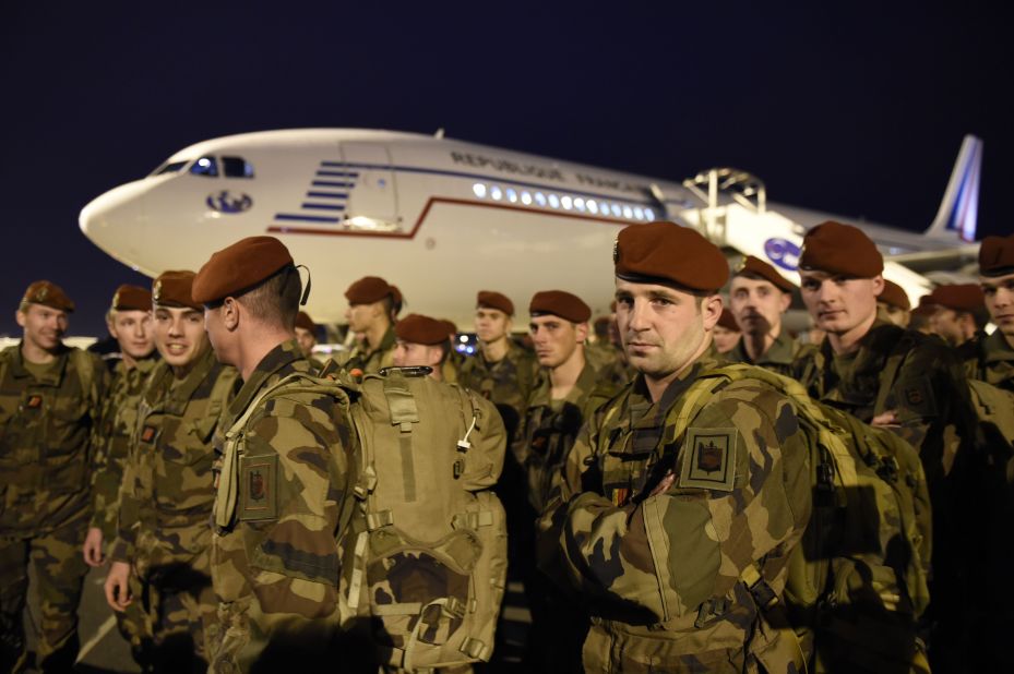 Soldiers from the 3rd Marine Infantry Parachute Regiment of Carcassonne arrive at Charles de Gaulle Airport in Paris as security reinforcements on November 14. 