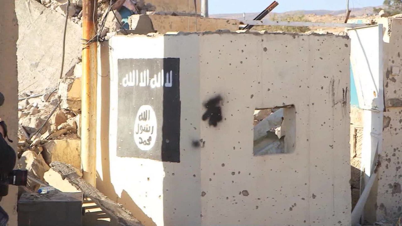 iraq sinjar friday walsh pkg_00022015.jpg
