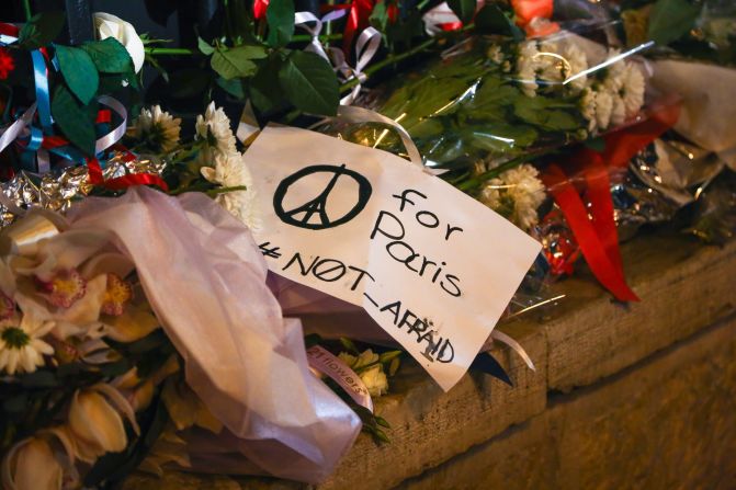 Hundreds of people gathered outside the French Embassy in Athens to light candles, and lay flowers, honoring those killed in the terrorist attacks in Paris. 