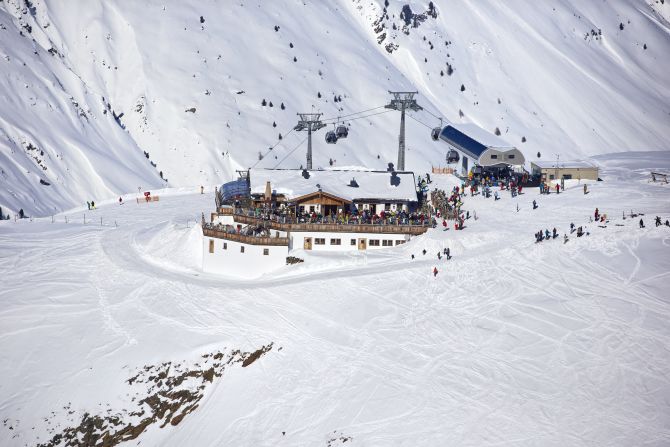 The spectacular surroundings of the <a href="index.php?page=&url=http%3A%2F%2Fwww.hohemutalm.at%2F" target="_blank" target="_blank">Hohe Mut Alm</a> restaurant, Obergurgl.