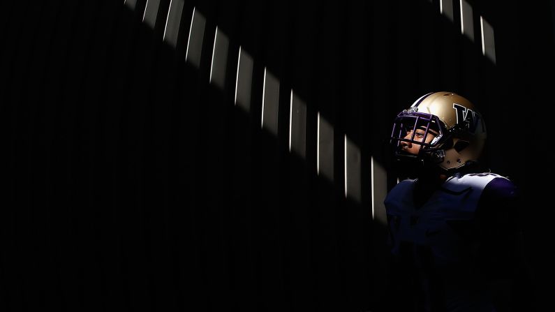 Washington linebacker Travis Feeney walks out to the field before a college football game at Arizona State on Saturday, November 14.