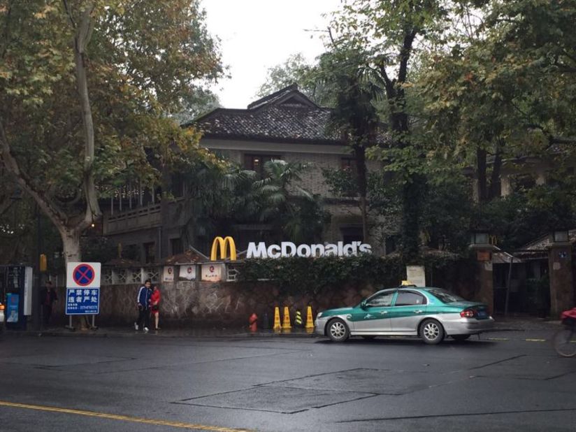 This 84-year-old villa located just near West Lake in Hangzhou, capital of China's Zhejiang Province, reopened as a McCafe on November 15, 2015. 