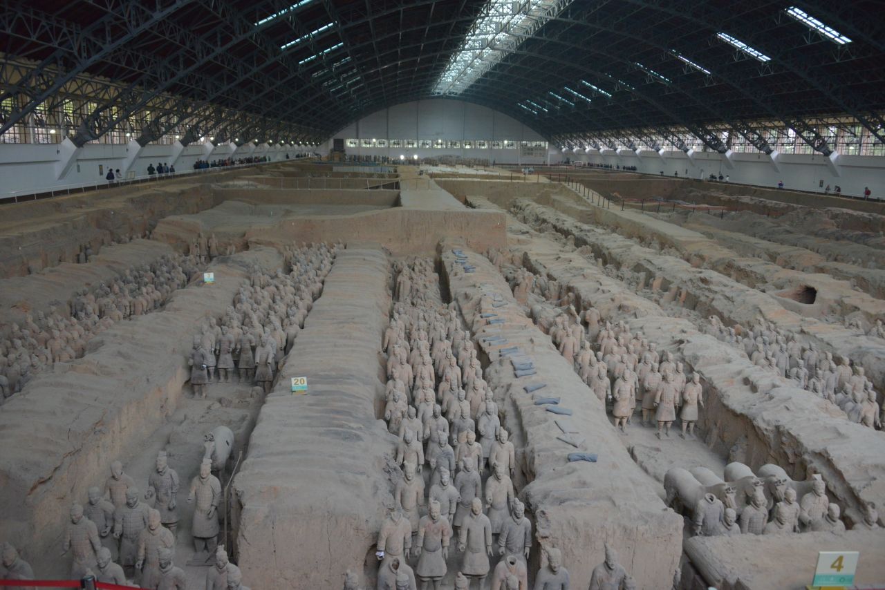 Pit 1 is the largest and most famous excavation site of terra-cotta soldiers. Some 6,000 warriors have been discovered here, but the majority remain unearthed.