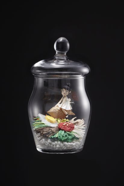 Matsui has also produced a "<a href="http://www.incomatsui.com/#!food-traveler-korea/epn9v" target="_blank" target="_blank">Food Traveler</a>" series, which features miniature figures alongside paper versions of cultural cuisines. 
