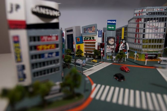 Japanese artist Inco Matsui creates mini cities using paper and glue.