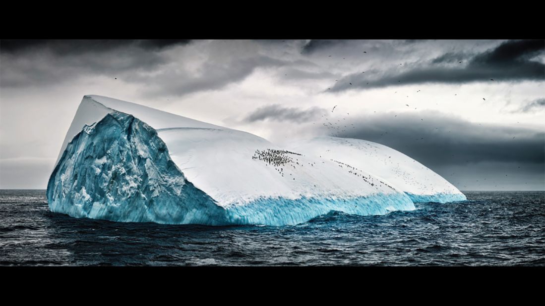 Floating icebergs are made up of freshwater glacier ice, which was formed by falling into the interior of the Antarctic as snow. They can be hundreds of meters thick. 