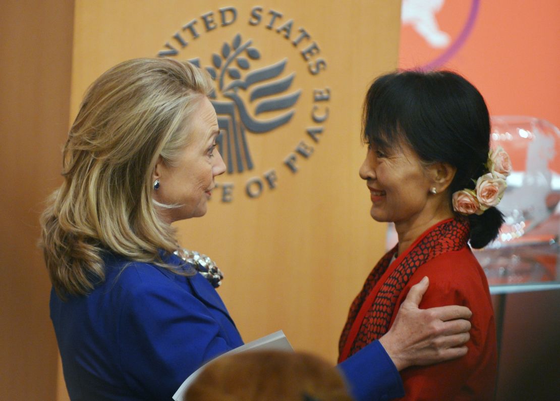 US Secretary of State of Hillary Clinton speaks to Myanmar's Member of Parliament and democracy icon Aung San Suu Kyi after introducing her at the United States Institute of Peace September 18, 2012 in Washington, DC.