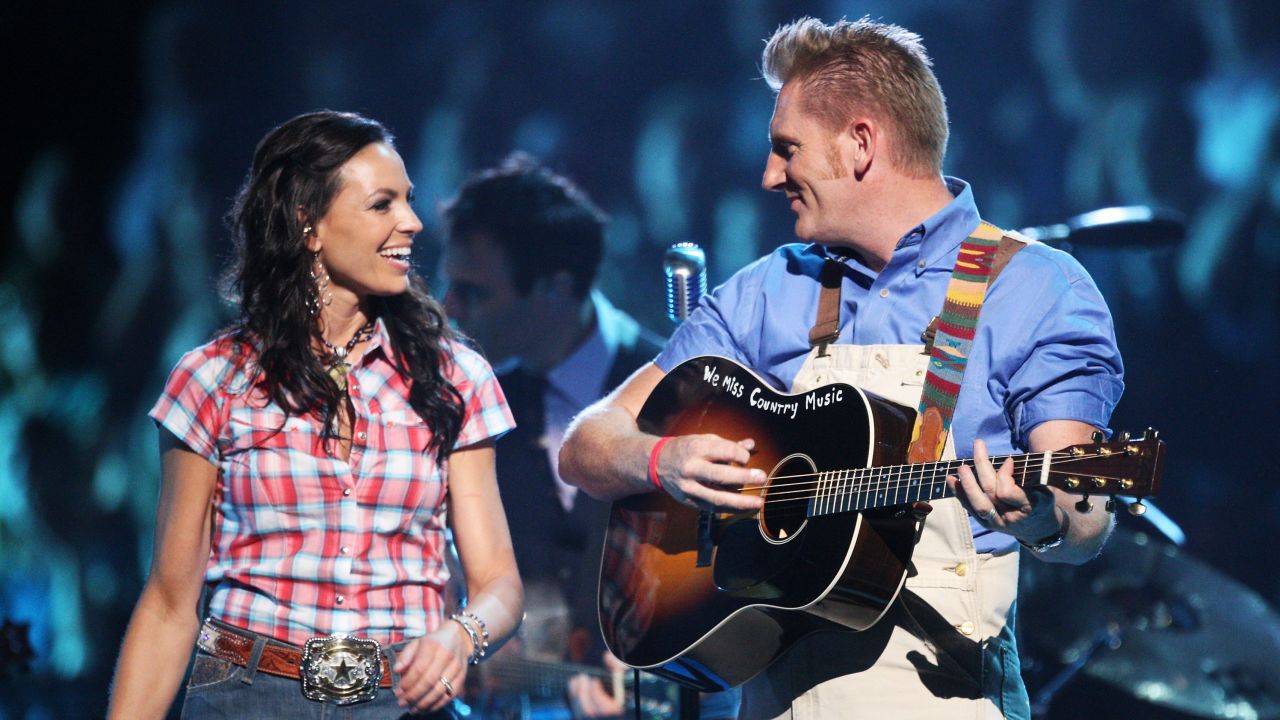 Joey and Rory Feek of the country duo Joey + Rory performed at the 2009 CMT Music Awards.
