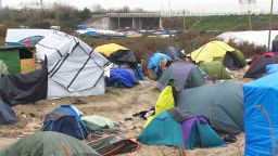Calais refugee camp tents 1