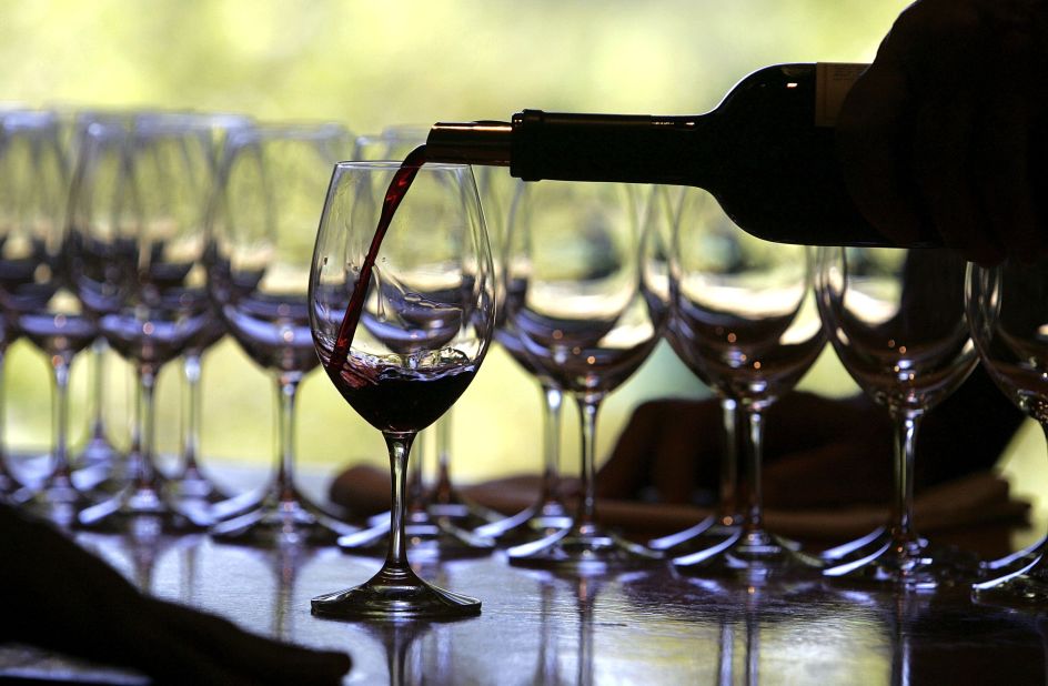 Can glass design influence how wine tastes?