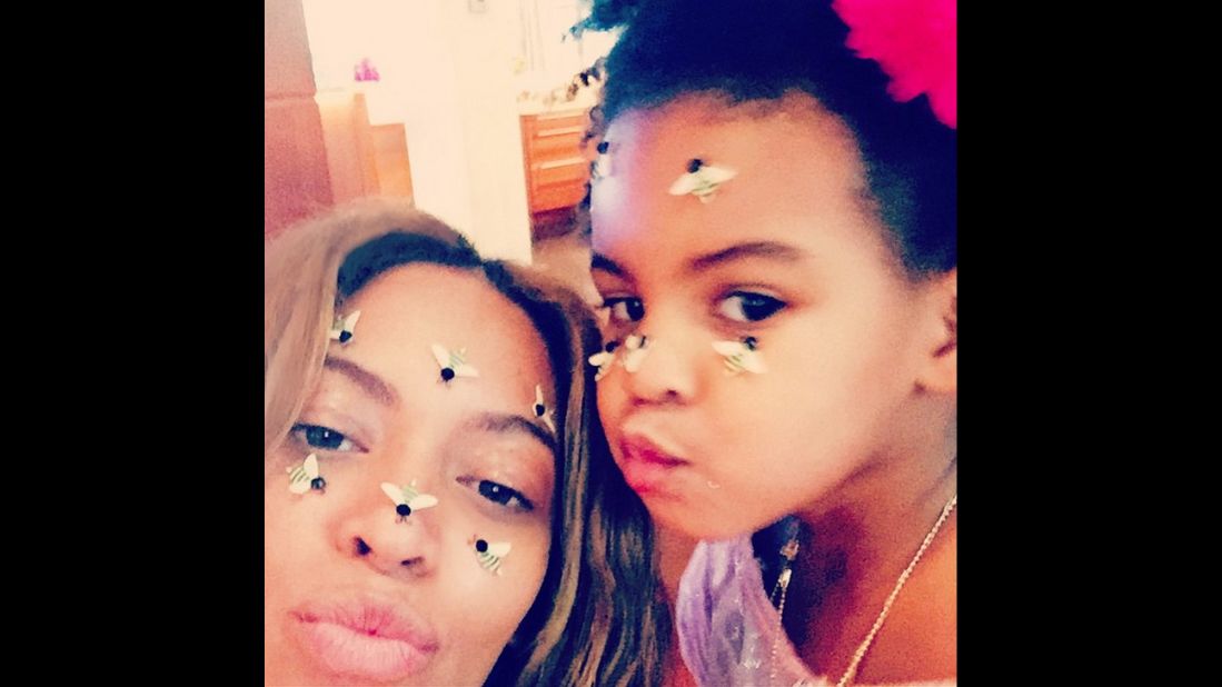 Singer Beyonce and her daughter, Blue Ivy, wished everyone a <a href="http://instagram.com/p/zGaboJvw0X/?modal=true" target="_blank" target="_blank">"Happy Valentine's Day"</a> on Instagram.