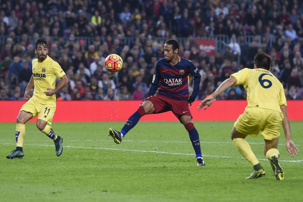 <strong>November 8, 2015:  </strong>In Messi's absence, Luis Suarez and Neymar stepped up and hit prolific form. The latter has eight goals in his last five La Liga matches. The Brazilian scores his second goal in Barcelona's match against Villarreal, an incredible flick, pirouette and volley to put his team 3-0 up. 