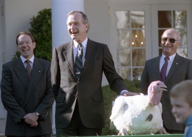 President George H.W. Bush participates in the traditional pardoning in 1990.