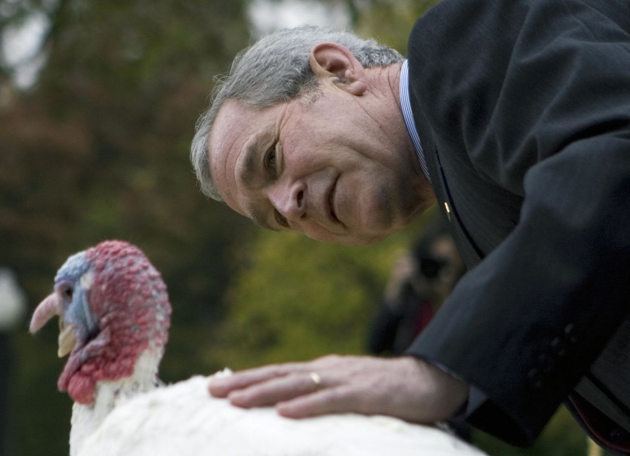 Bush pets May the turkey in 2007.
