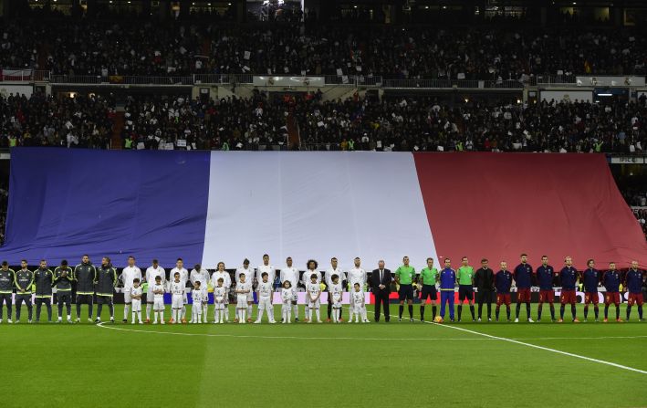Players and fans paid their respects to the victims of the Paris attacks before the match.