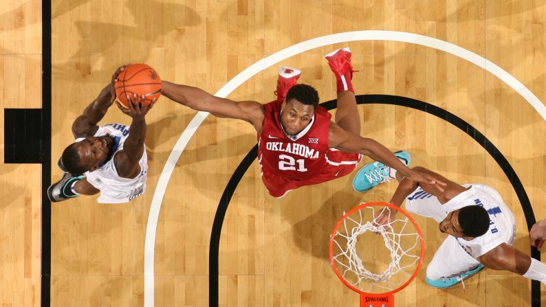 Memphis' Trahson Burrell, left, and Oklahoma's Dante Buford compete for a rebound during a college basketball game in Memphis, Tennessee, on Tuesday, November 17.