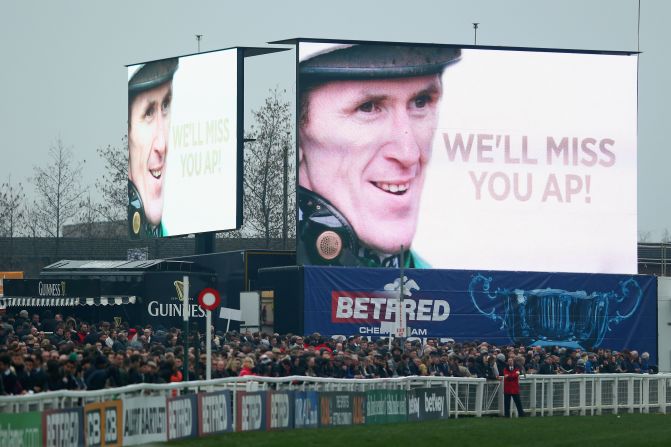 The final months of an illustrious career proved to be emotional with this among the tributes at Cheltenham racecourse.