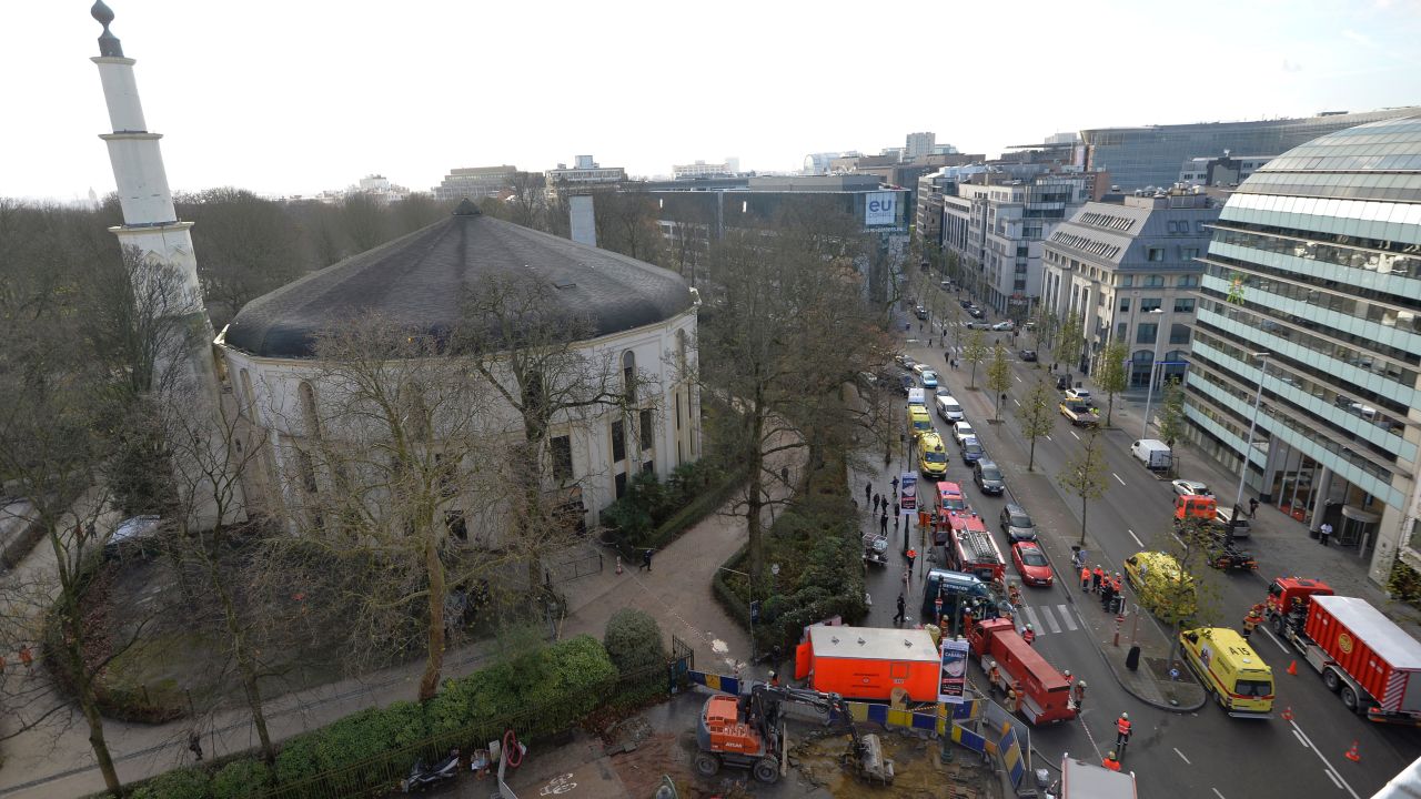 A picture taken on November 26, 2015 shows ambulances, police and fire fighter vehicles outside the mosque after a suspect letter with powder was found at the Great Mosque in Brussels on November 26, 2015.  AFP PHOTO / BELGA / ERIC LALMAND   ***BELGIUM OUT*** / AFP / BELGA / ERIC LALMAND        (Photo credit should read ERIC LALMAND/AFP/Getty Images)